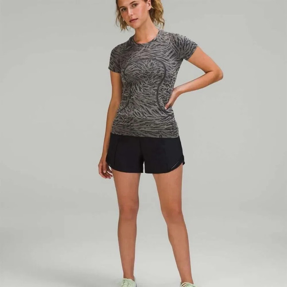 Lululemon Swiftly Tech 2.0 Women's T-Shirt Black Size 12 Cheetah Print - Picture 7 of 8